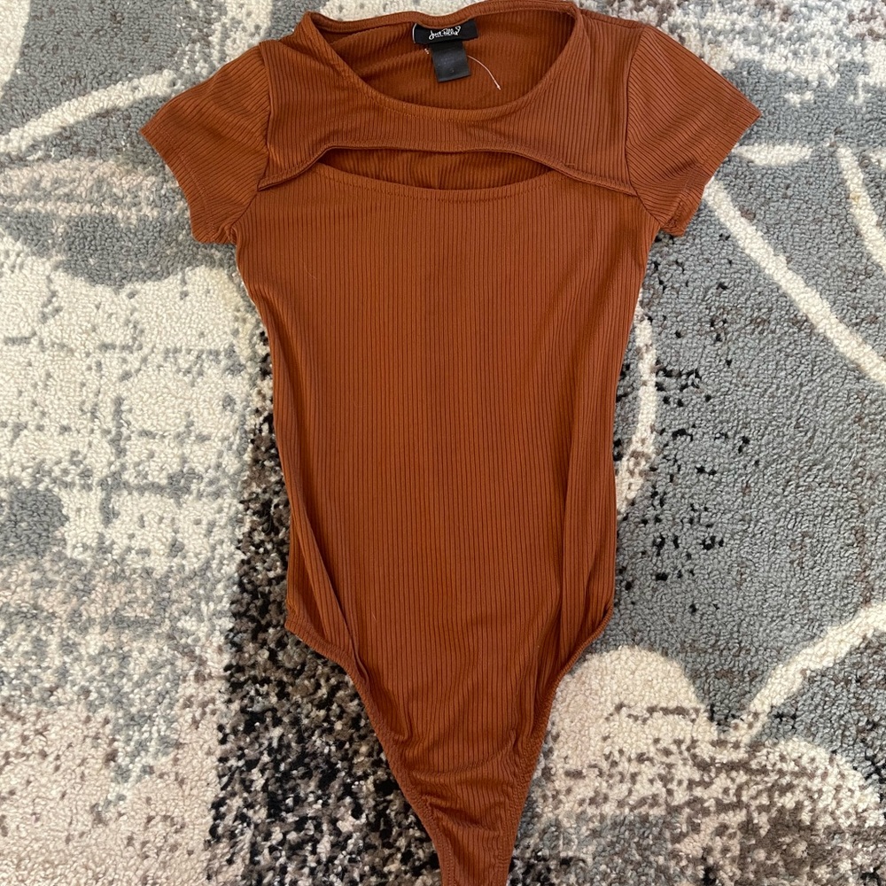 Macy’s (Just Polly New York): (SMALL) Short Sleeve Bodysuit with Cutout